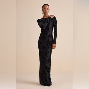 Preowned Lulus Amiria Black Burnout Velvet Long Sleeve Maxi Dress size small